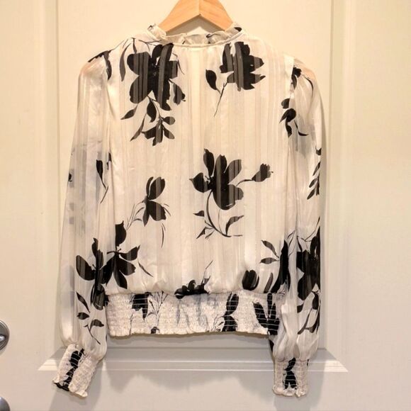 Elegant Black and White Floral Blouse - Picture 6 of 6